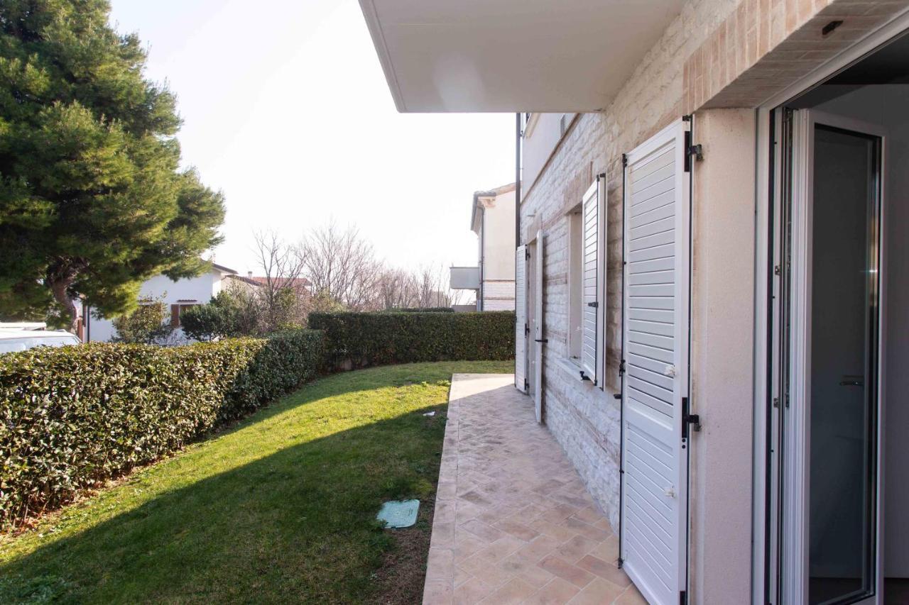 Апартаменты S018 - Sirolo, Nuovissimo Trilocale In Pietra Con Giardino Dx Экстерьер фото