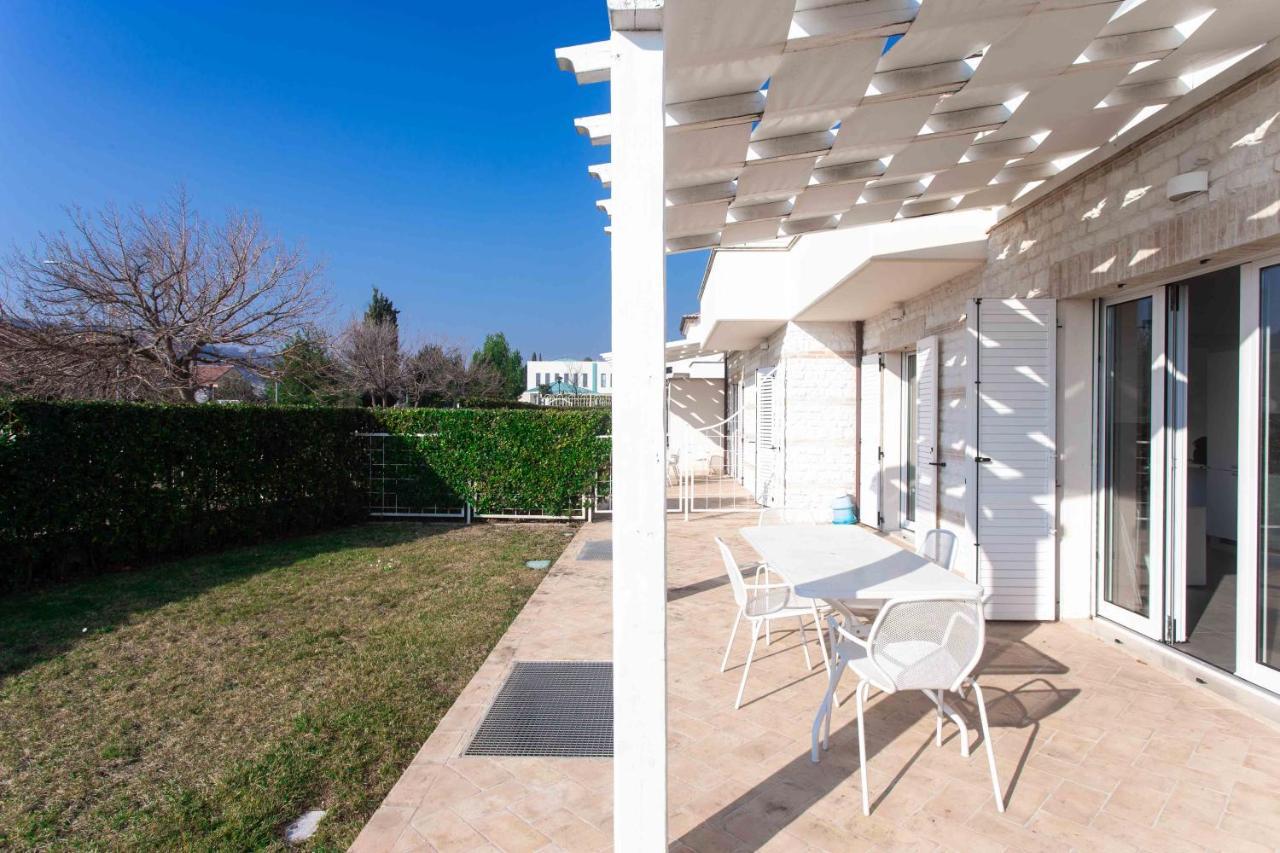 Апартаменты S018 - Sirolo, Nuovissimo Trilocale In Pietra Con Giardino Dx Экстерьер фото
